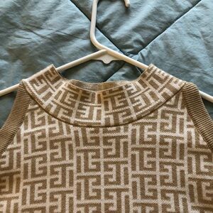 Sleeveless knit sweater NEVER WORN